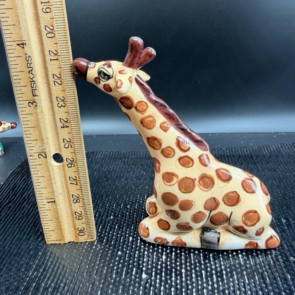 Blue Sky Ceramic Giraffe Salt and Pepper‎ Shaker Set Brown Tan Hand Painted 4in